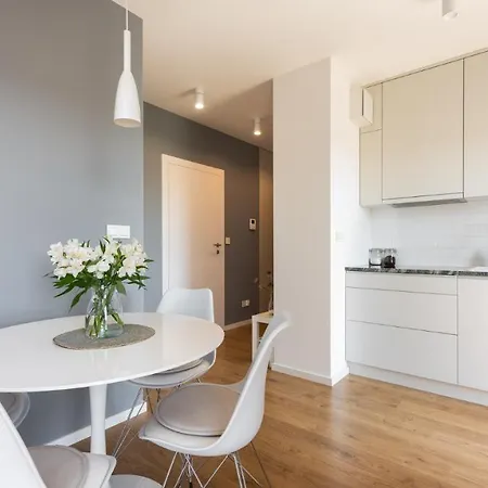 Center Pool & parking Apartment *
